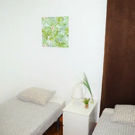 Apartment Next To Alfama And Santa Apolonia Metro
