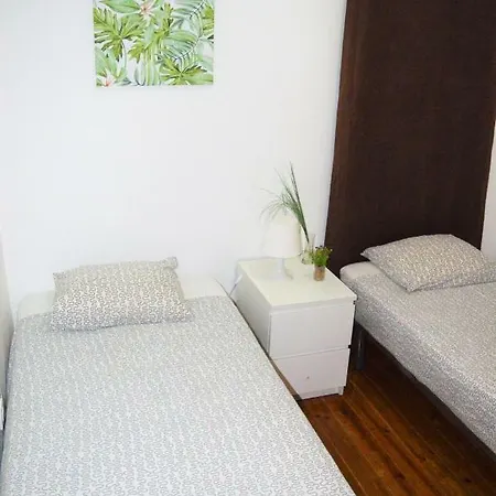 Next To Alfama And Santa Apolonia Metro Apartment *